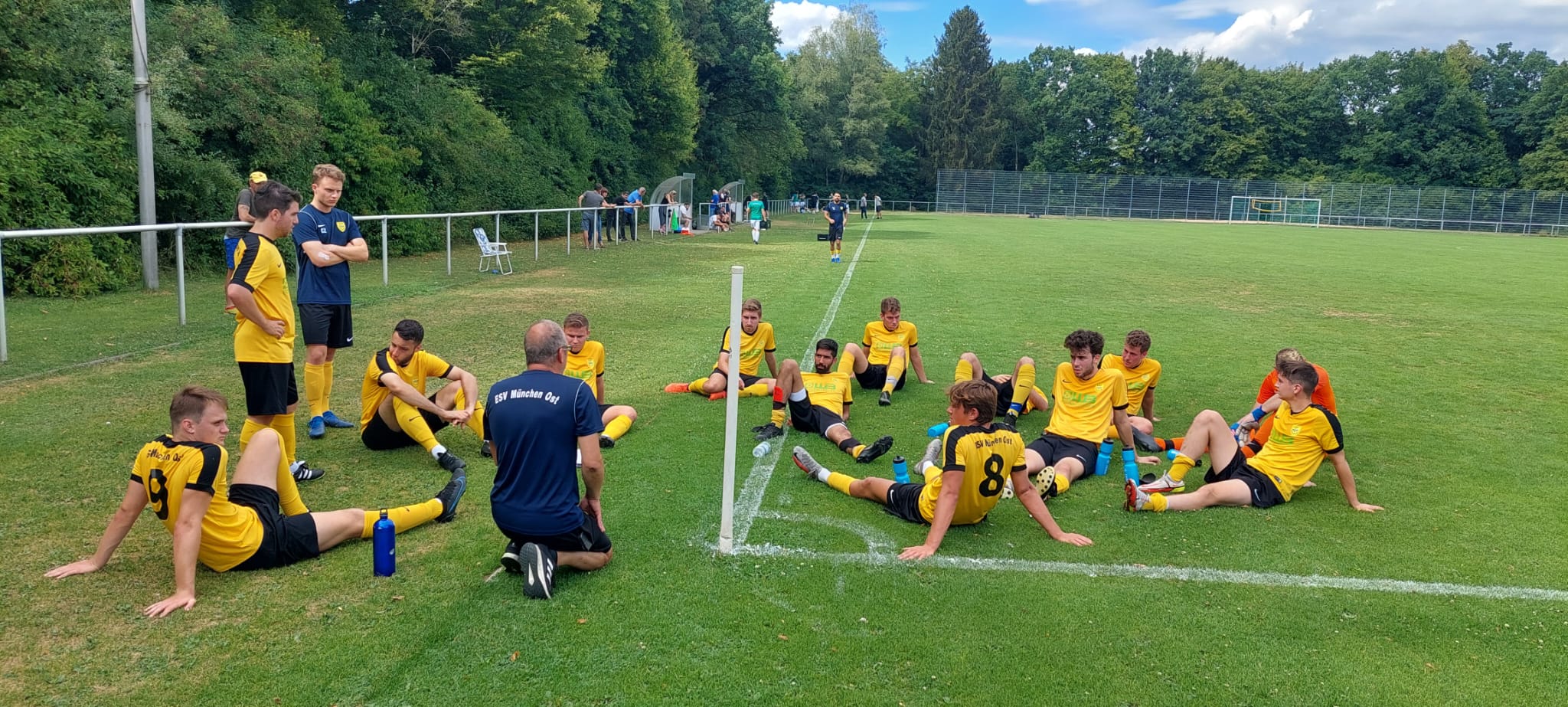 Pokalspiel ESV - TSV Turnerbund halbzeitansprache Pokalspiel ESV - TSV Turnerbund halbzeitansprache